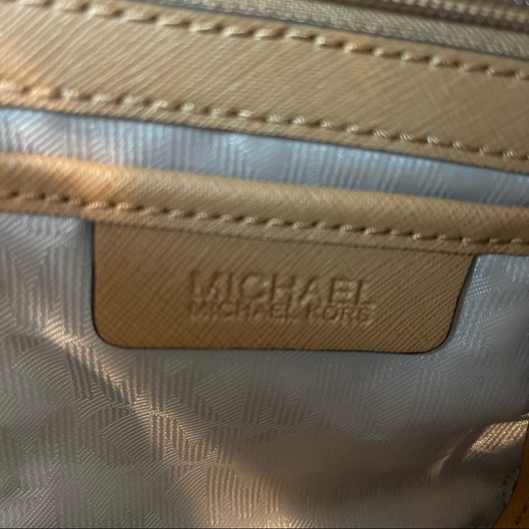 Michael Kors Savannah Saffiano Leather Satchel Camel - Picture 5 of 7